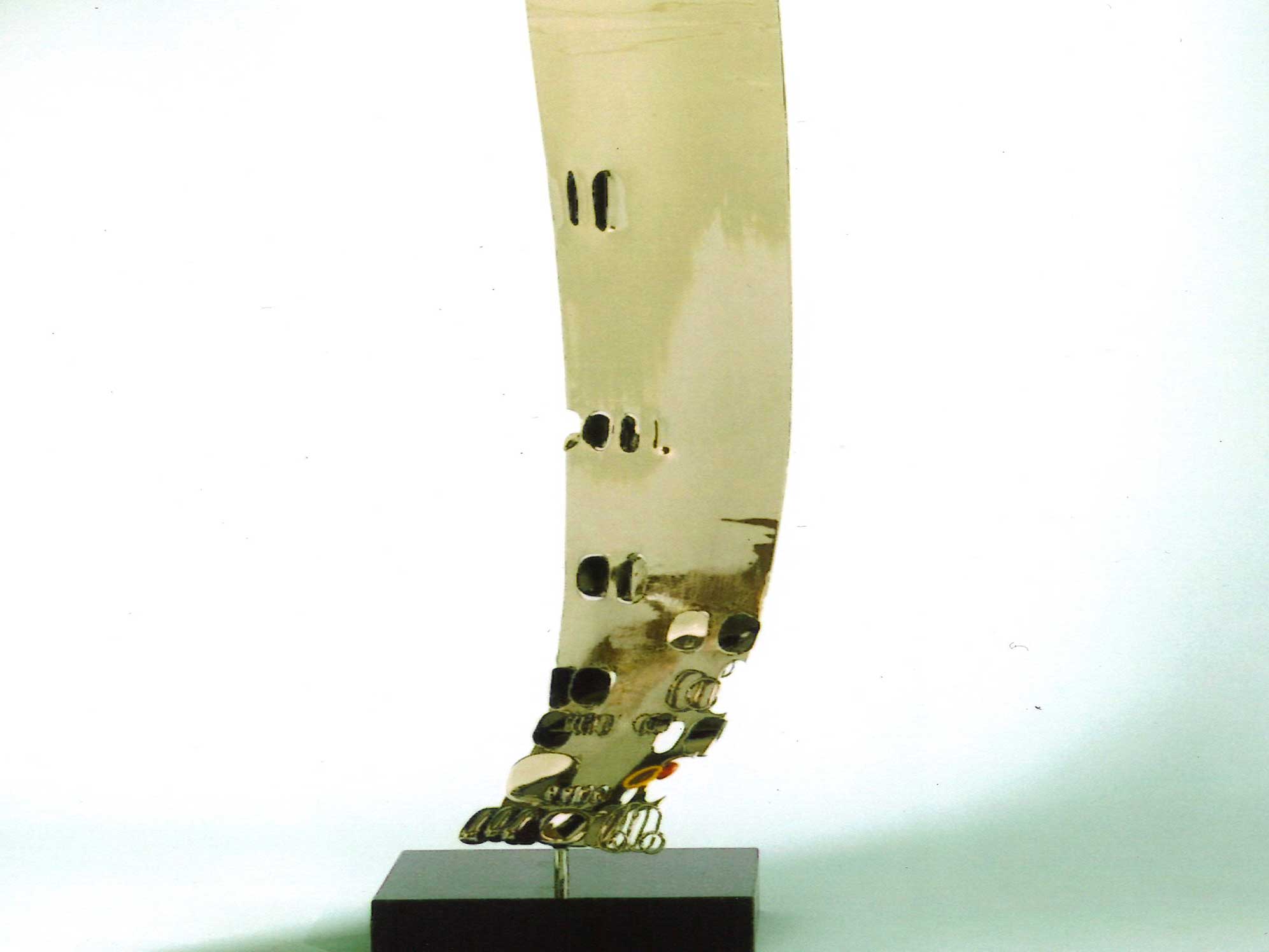 PAGINE DI PENSIERO 1993 1993, ottone cromato e smaltato, cm. 200x40x25
